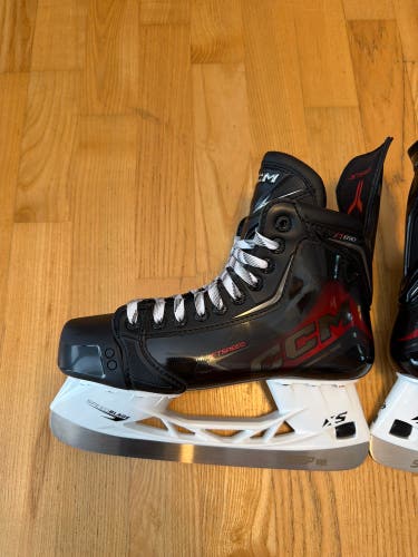 CCM JetSpeed FT890 Hockey Skates Regular Width Size 7 (New)