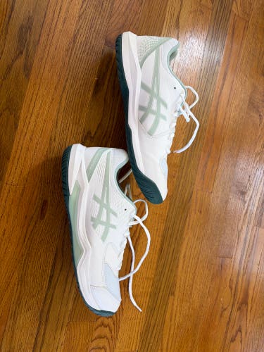 Men's Size M 11.0 (W 12.0) Asics
Tennis Shoes (New)