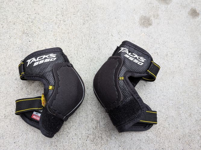 Youth Large CCM Tacks 9550 Elbow Pads (Used)