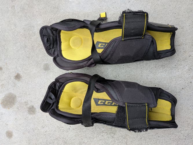 Junior CCM Tacks 9040 11" Shin Pads (Used)