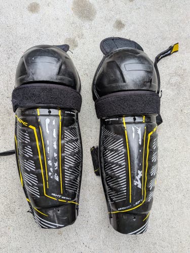 Junior CCM Tacks 9040 11" Shin Pads (Used)