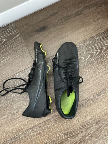 Men's Size M 11.0 (W 12.0) Nike Cleats (Used)