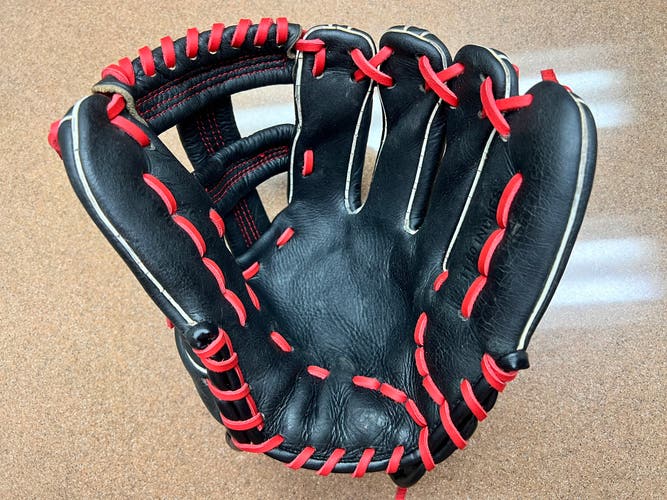 Marucci Acadia Youth RH Infield Baseball Glove 11.5" (Used)