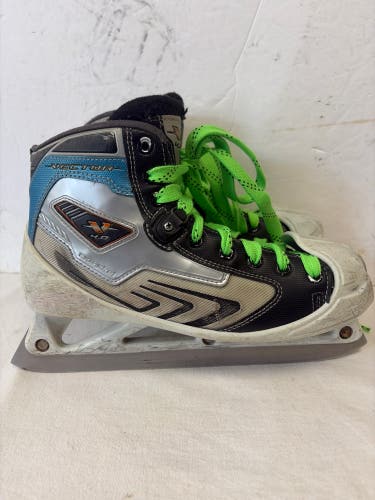 CCM Vector 4.0 Hockey Goalie Skates Regular Width 8 (Used)