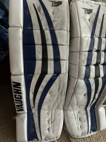 28" Vaughn Velocity V7 Goalie Leg Pads (Used)