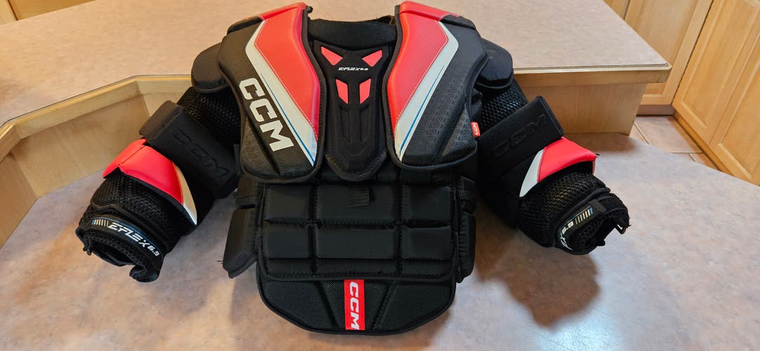 Medium CCM EFlex 6.9 Goalie Chest Protector (Used)