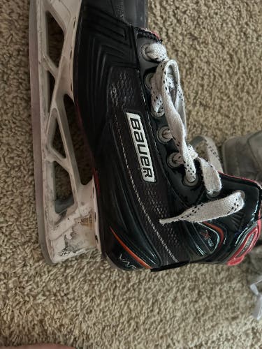 2017 Bauer Vapor X900 Hockey Goalie Skates Regular Width Size 5.5 (Used)