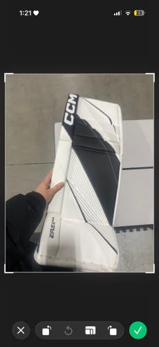 30" CCM Extreme Flex E5.9 Goalie Leg Pads (New)