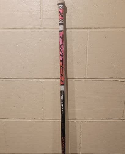 Custom Bauer Twitch RH Stick P28 82 Flex (Used)