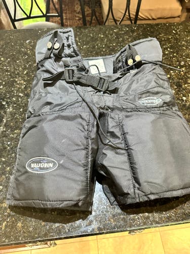 Junior Medium Vaughn P 700 Vision Hockey Goalie Pants (Used)