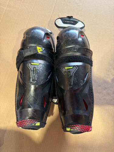 Intermediate Bauer Vapor Hyperlite Shin Pads 13" (Used)