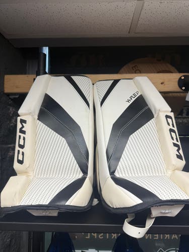 20" CCM YTFLEX 3 White/ Black Goalie Leg Pads (New)