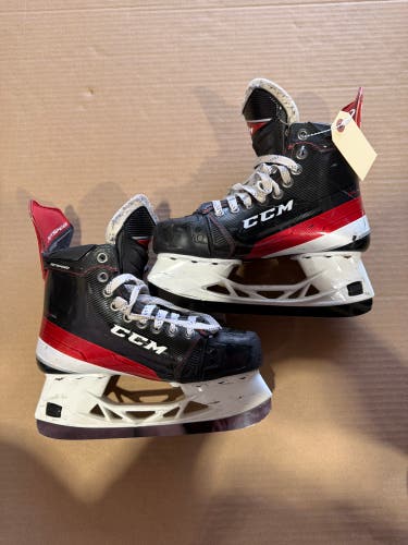 Intermediate CCM JetSpeed FT4 Pro Hockey Skates Size 5 (Used)