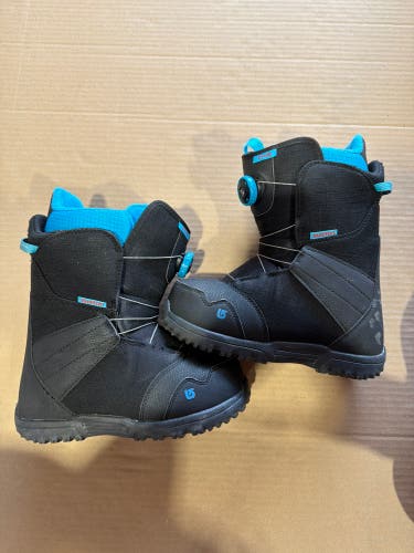 7Y (Big Kids / Youth) Burton Zipline Boa Snowboard Boots (Used)