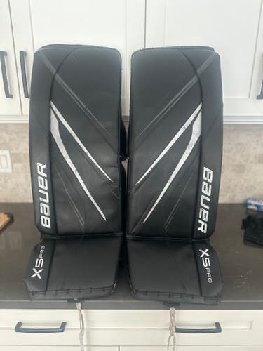 31”+ INT Medium Bauer Vapor X5 Pro Goalie Leg Pads (Used)