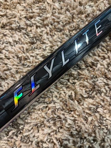 Bauer Vapor Flylite SR Grip RH Hockey Stick P28 77 Flex (New) Black/Purple (No Warranty)