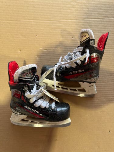Youth Bauer Vapor X5 Pro Hockey Skates Regular Width 13 (Used)