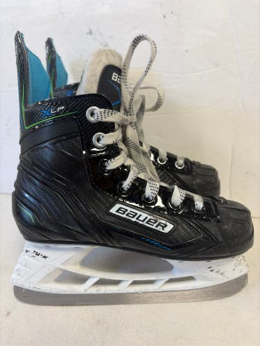 Black Bauer XLP Hockey Skates Regular Width 13 (Used)
