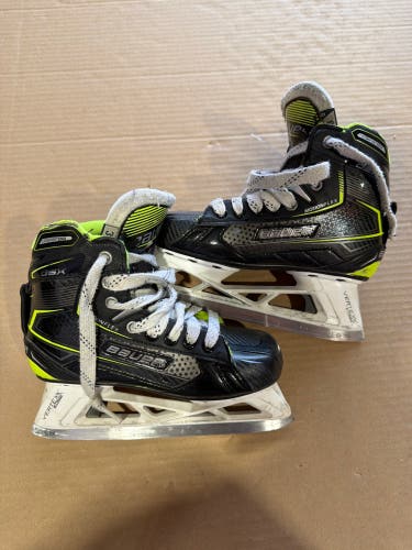Junior Bauer GSX Hockey Goalie Skates Regular Width Size 3 (Used)