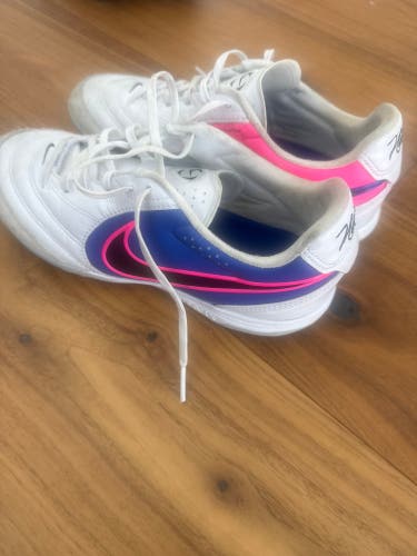 White Men's Size M 6.5 (W 7.5) Nike Tiempo legend Turf Cleats Cleats (Used)