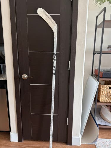 Senior CCM Ribcor Trigger 9 Pro Left Hand Hockey Stick Toe Pattern 100 Flex Pro Stock (Used)
