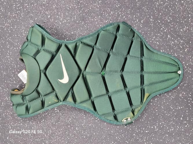 Used Nike CHEST PROTECTOR Catchers Chest Protector Green Adult 11849-S000043317