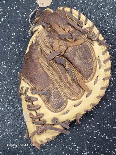 Used Akadema AGC 98 BB/SB Catchers RH Throw Brown 32" 11849-S000043191