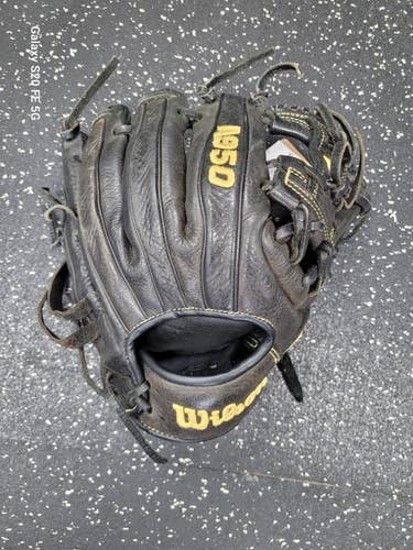 Used Wilson A950 BB/SB Glove RH Throw Black 11 1/2" 11849-S000043171