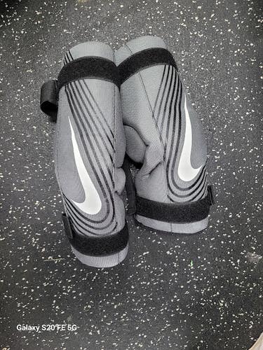 Used Nike VAPOR LT Lacrosse Arm Pads/Guards Grey LG 11849-S000043161