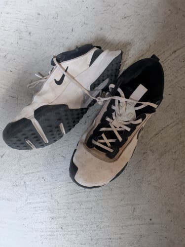 Nike Air Diamond Varsity Turf White Men's Size M 11.0 (W 12.0) Adult Nike Turf Cleats (Used)