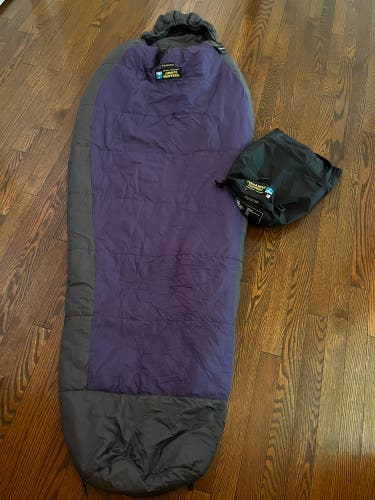 Terra Nova Equipment sleeping bag with stuff sack - Excellent condition