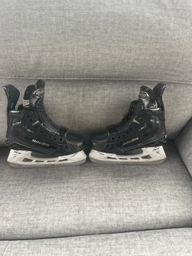 2022 Bauer Supreme Mach Hockey Skates Size 4 (Used)