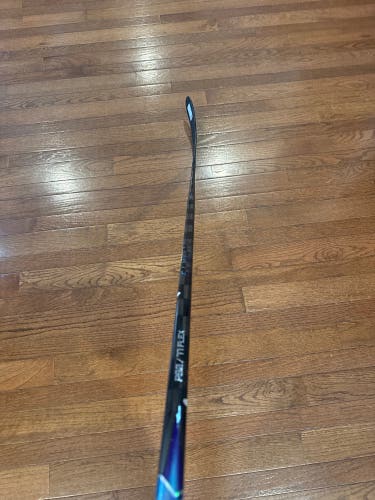 Senior Bauer Vapor Flylite Right Handed Hockey Stick P92 77 Flex Pro Stock (New)