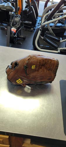 Used Wilson A730 14 BB/SB Glove RH Throw None 14" 11497-S000160858