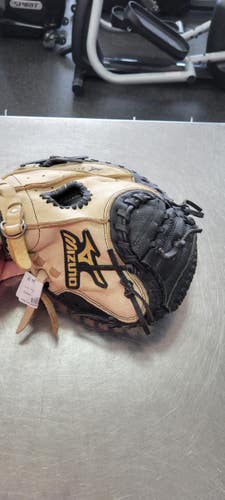 Used Mizuno 32.5 BB/SB Catchers RH Throw None 32 1/2" 11497-S000160685