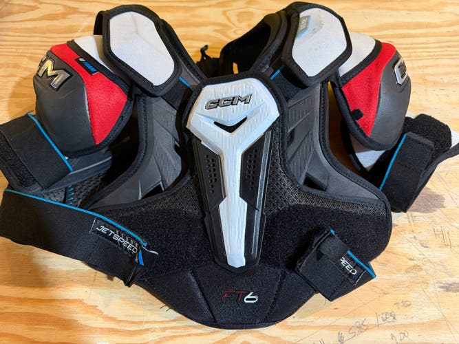 Small Senior CCM JetSpeed FT6 Shoulder Pads (Used)