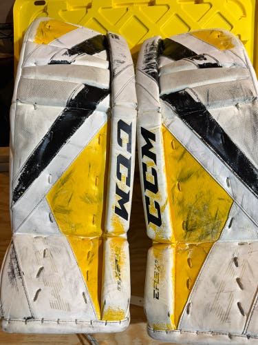 30" CCM Extreme Flex 5.5 Goalie Leg Pads (Used)