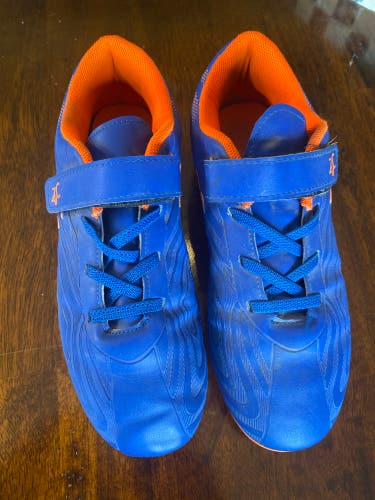 Blue Unisex 3.5Y (Big Kids / Youth) Molded Cleats Cleats (Used)
