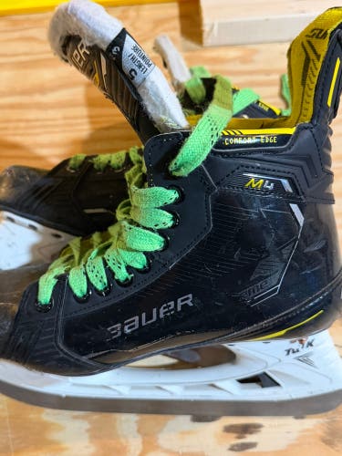 2022 Bauer Supreme M4 Hockey Skates 5 (Used)