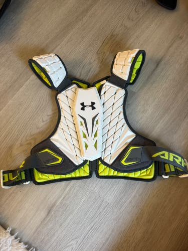 Large Adult Under Armour VFT Shoulder Pads