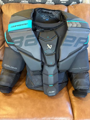 Medium Bauer Goalie Chest Protector (Used)