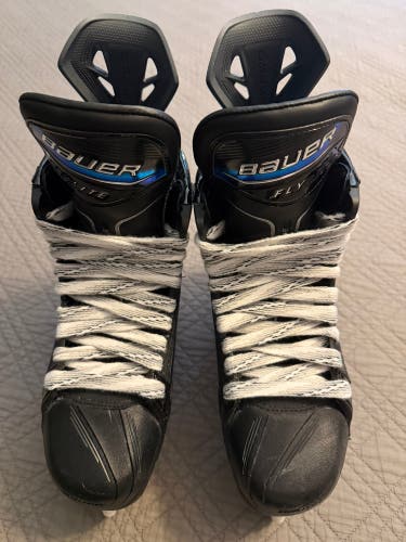 2025 Bauer Vapor Flylite Hockey Skates Regular Width 8 (Used)