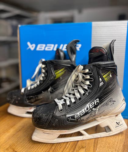 Bauer Vapor Hyperlite 2 Hockey Skates - Size 5 (Good Condition)