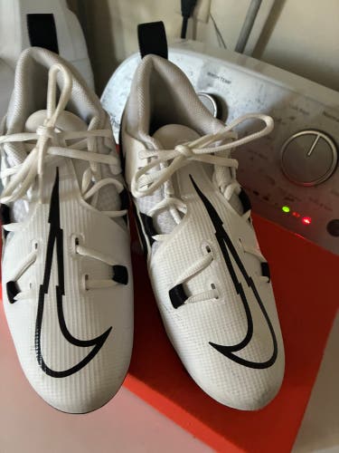 White Men's Size M 7.5 (W 8.5) Nike (Used)