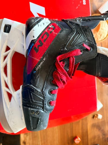 2023 CCM JetSpeed FT680 Hockey Skates Regular Width Size 2.5 (Used)