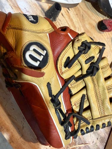 Wilson A500 RH Baseball Glove 12.5" (Used)