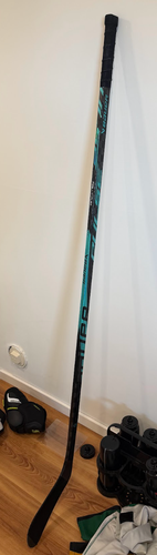 Senior Bauer Pulse Right Handed Hockey Stick P28 77 Flex (New)