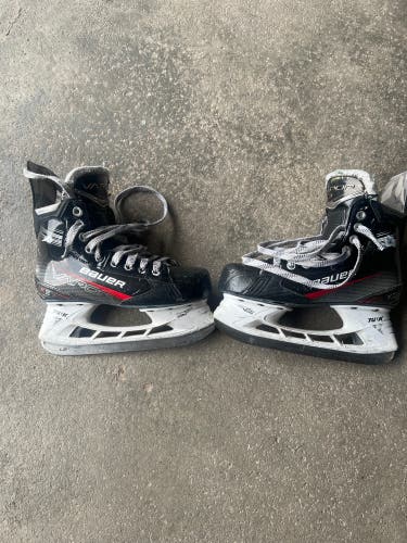 2022 Bauer Vapor X3 Hockey Skates Size 4.5 (Used)