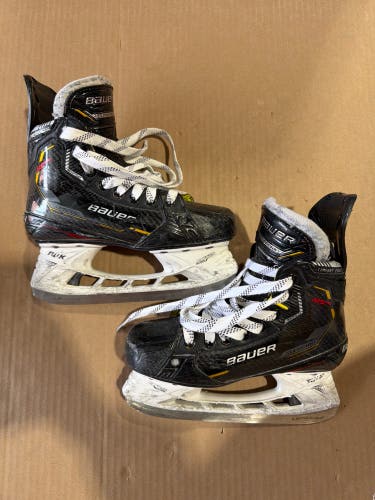 Bauer Supreme M5 Pro Junior Hockey Skates Size 3.5