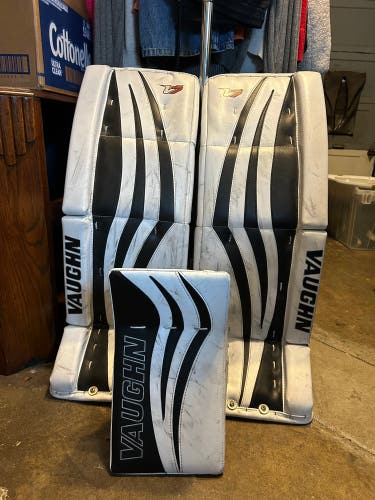 30" Vaughn Velocity V7 Regular Goalie Pads and blocker (NO GLOVE) (Used)